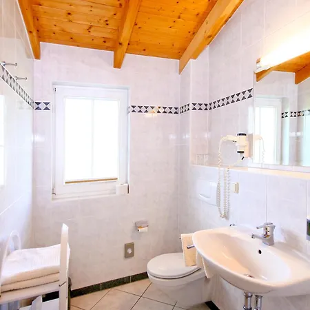 호텔 Garni Getreuer Eckart 빈츠