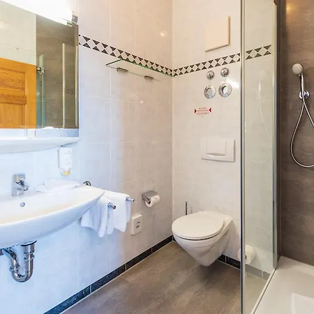 מלון Garni Getreuer Eckart 3*