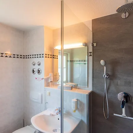 Garni Getreuer Eckart בינץ