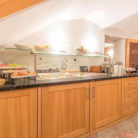 Hotel Garni Getreuer Eckart 3*