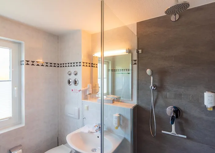 Garni Getreuer Eckart בינץ