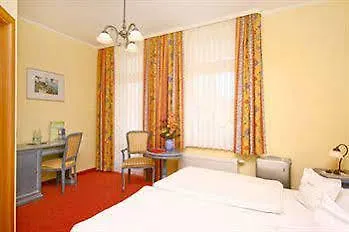 Garni Getreuer Eckart בינץ